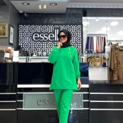 Essella Düğme Detaylı,Yakası Ribanalı İki İplik  Yeşil Penye Kumaş
