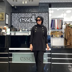 Essella Düğme Detaylı, Yakası Ribanalı İki İplik  Siyah Penye Kumaş